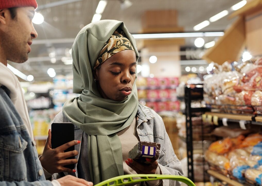 Muslim couple buying groceries